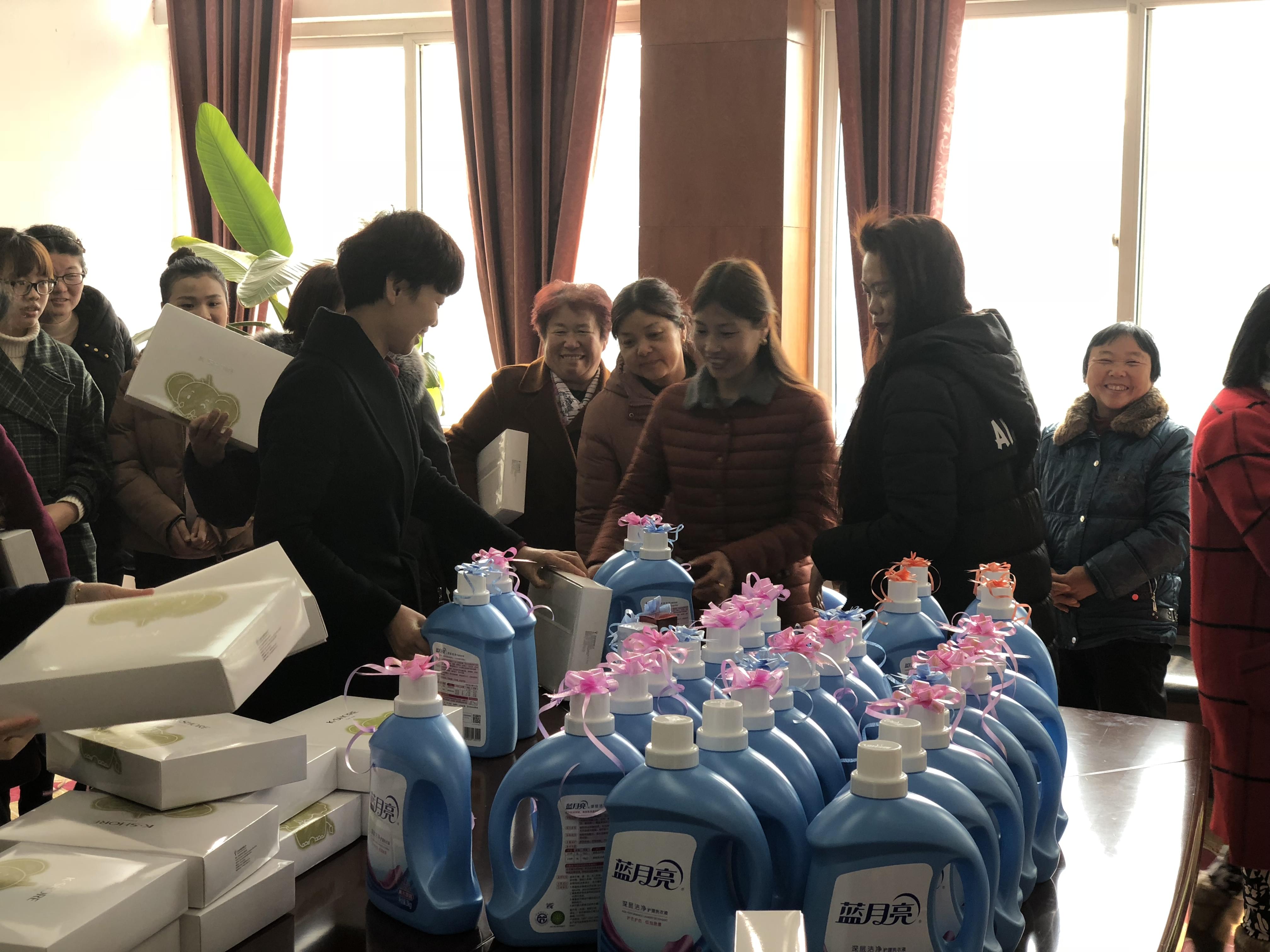 江蘇江河女同事領獎照片