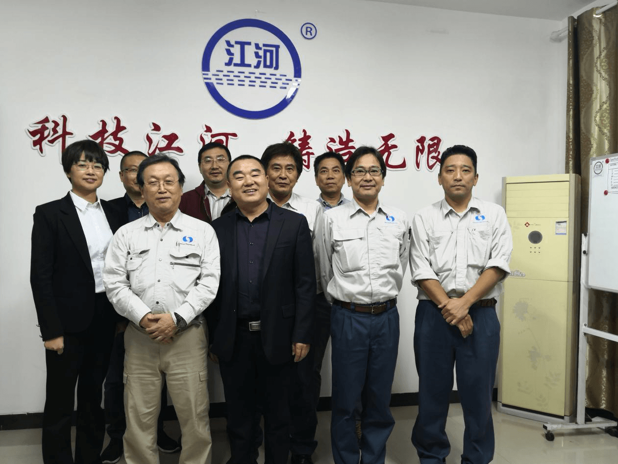 江蘇江河領(lǐng)導(dǎo)與日本客戶合影