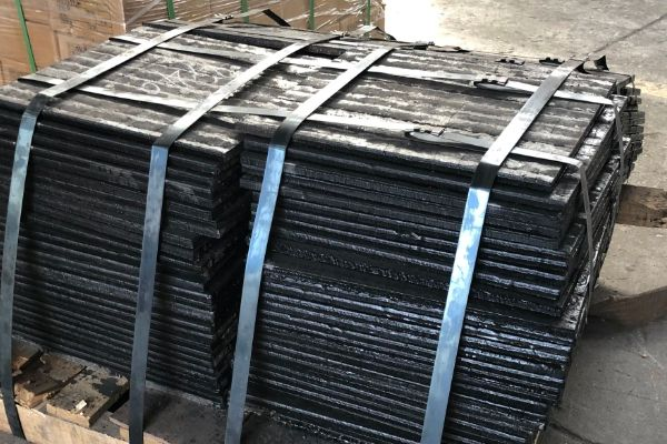 帶式輸送機堆焊耐磨襯板